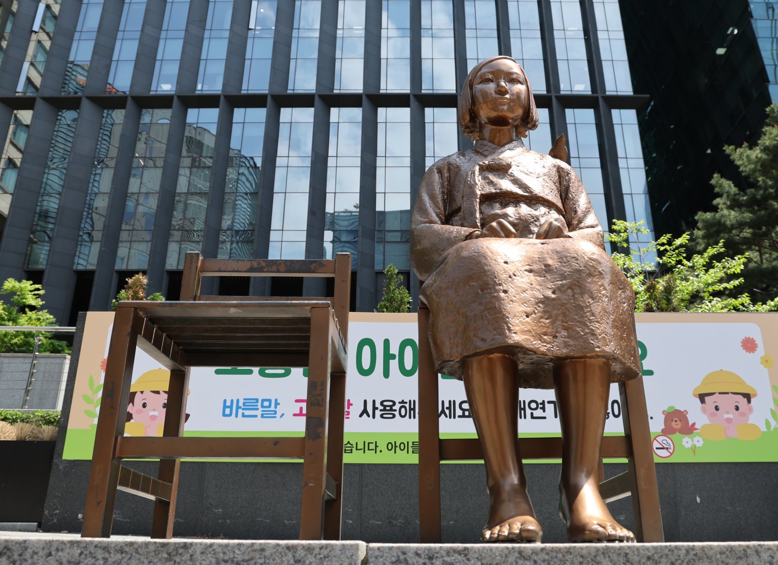 日자민당 ‘평화의 소녀상’ 논의…“세계 곳곳 움직임 확실히 대응”