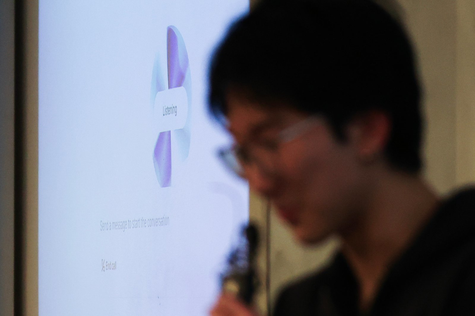 뉴욕대(NYU) 스턴 경영대학원에서 학생 브라이언 다이가 AI 에이전트를 사용해 수업에 참여하고 있다. 2026년 3월 4일 뉴욕.