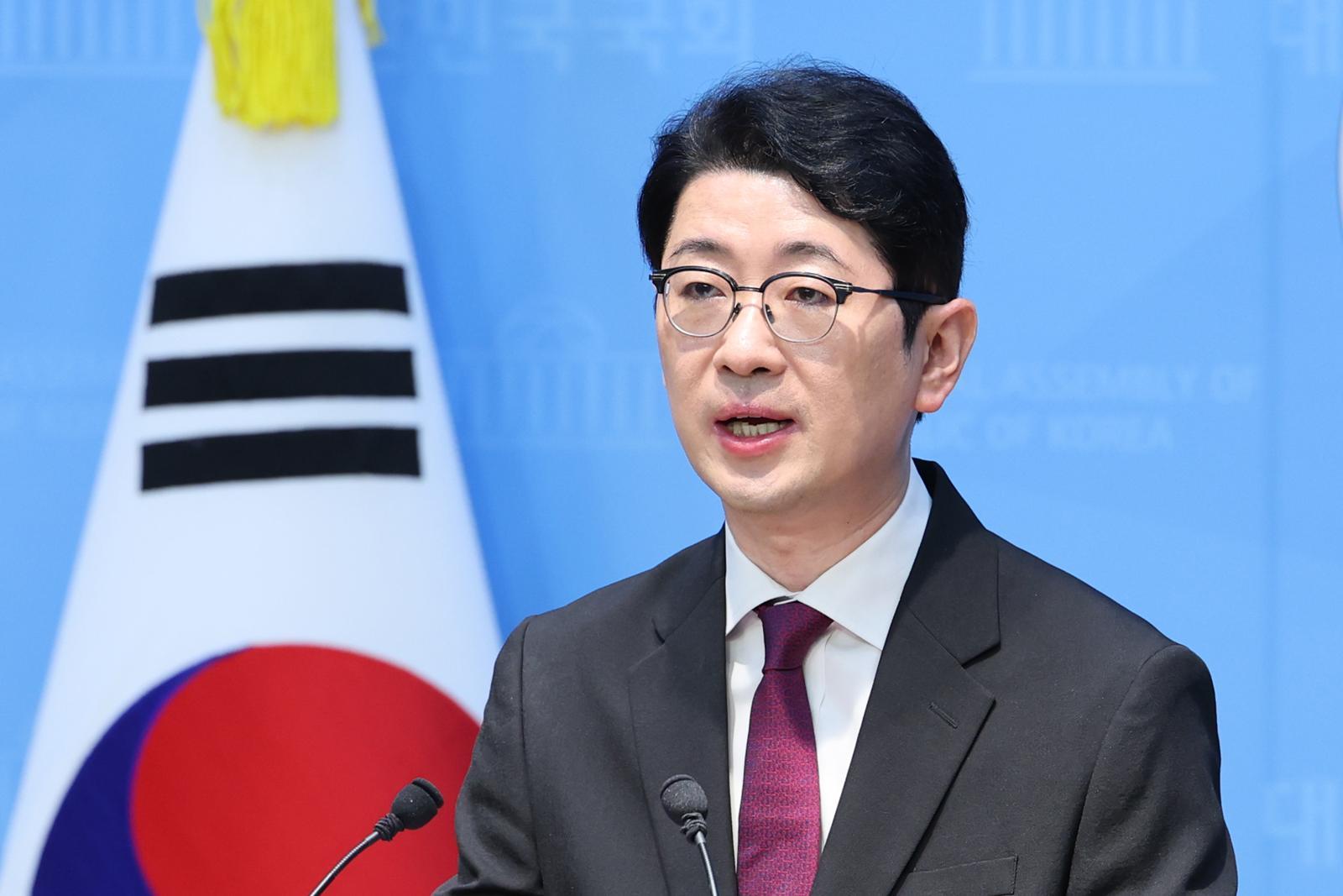 주진우 국민의힘 의원이 서울 여의도 국회 소통관에서 정원오 더불어민주당 서울시장 후보의 과거 폭행 전과 의혹에 대한 기자회견을 하고 있다. 2026.5.14/뉴스1