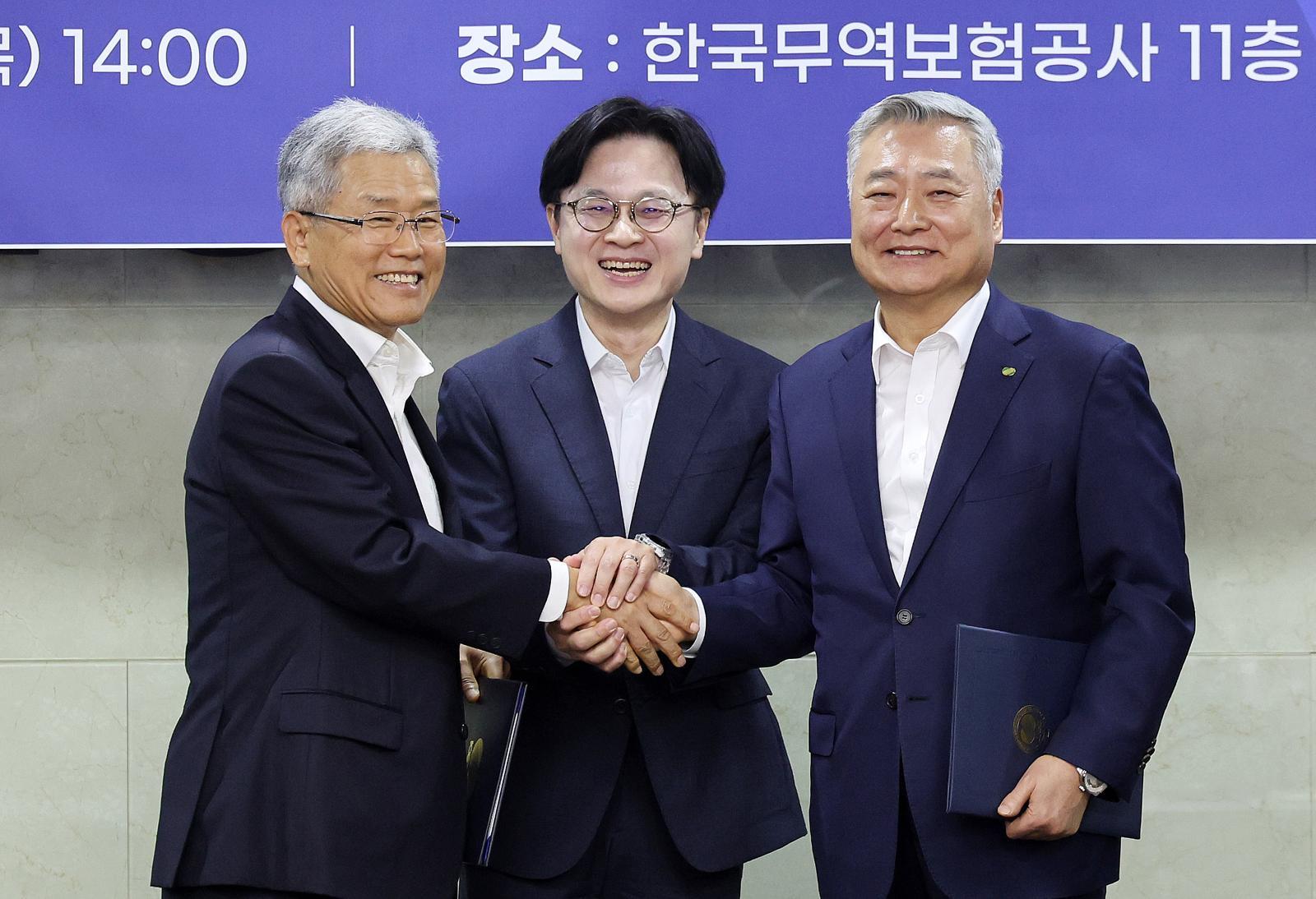 원전 수출 분담하던 한전·한수원, 정부 주도하에 ‘원팀’ 재편