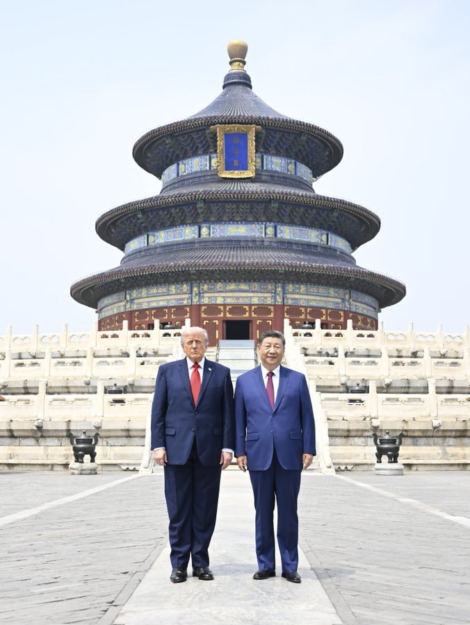 14일 시진핑 중국 국가주석과 도널드 트럼프 미국 대통령이 톈탄공원에서 기념사진을 찍었다고 마오닝 중국 외교부 대변인이 밝혔다. 마오닝 중국 외교부 대변인 X 갈무리