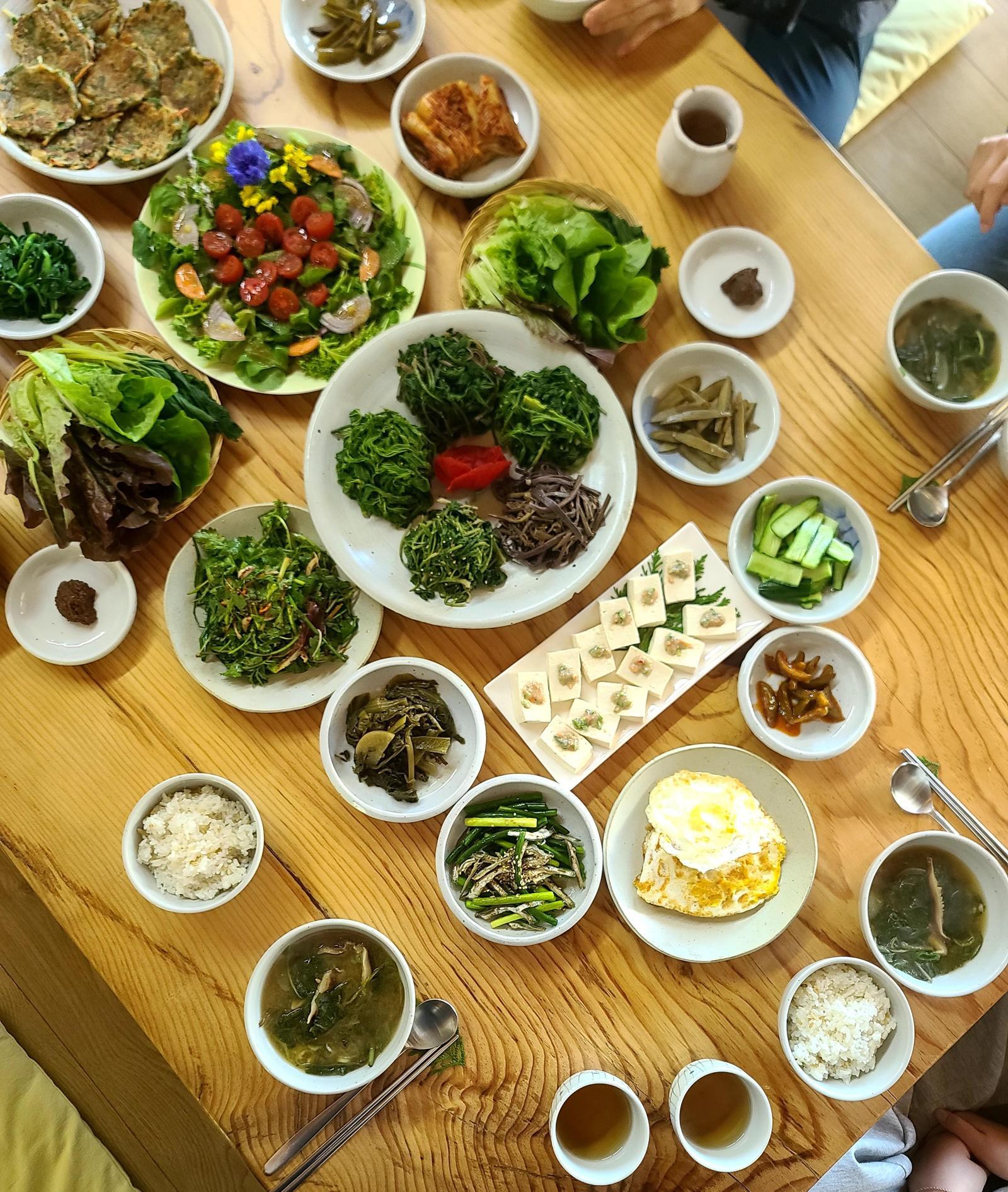 전남 구례군 숙소 ‘산에사네’의 한 끼는 여행의 허기를 채우는 것을 넘어 마음까지 든든하게 채워준다. 
정성갑 대표 제공