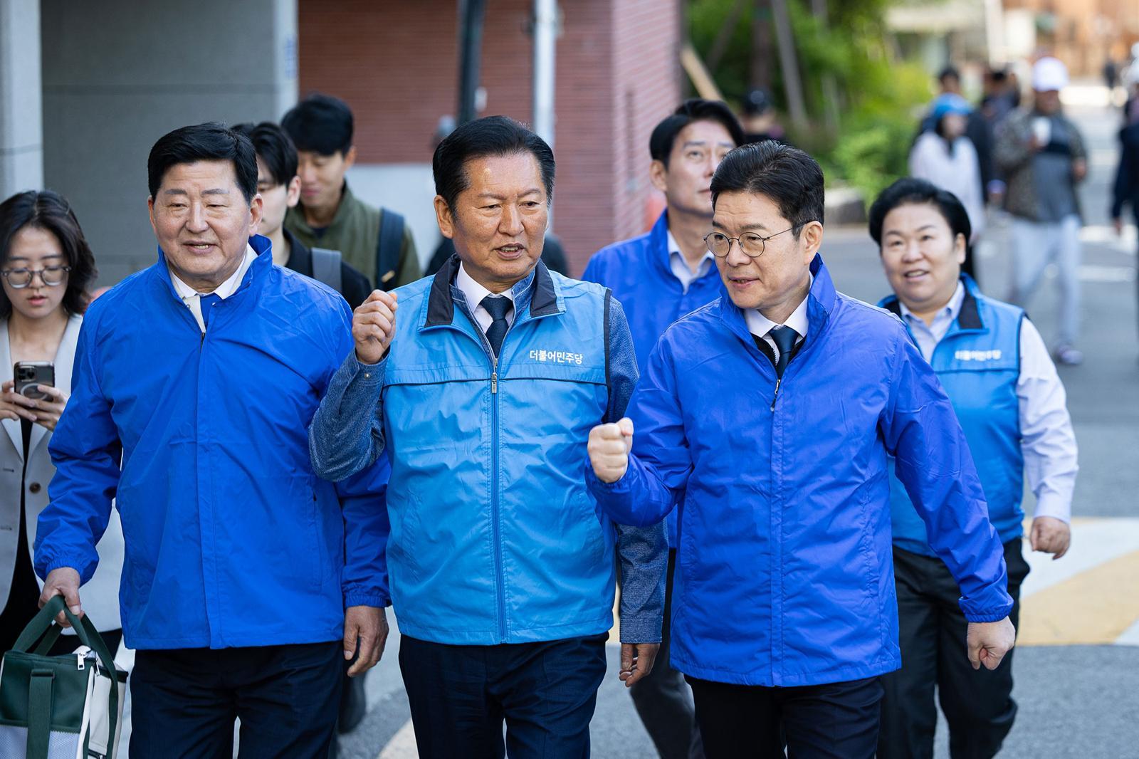 선관위, 정청래에 선거법 준수 촉구…“당명 적힌 조끼, 금지기간에 착용”