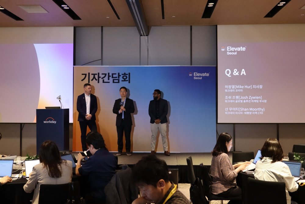 워크데이 엘리베이트 서울 2026 기자간담회에서 질의응답하는 모습 / 출처=IT동아