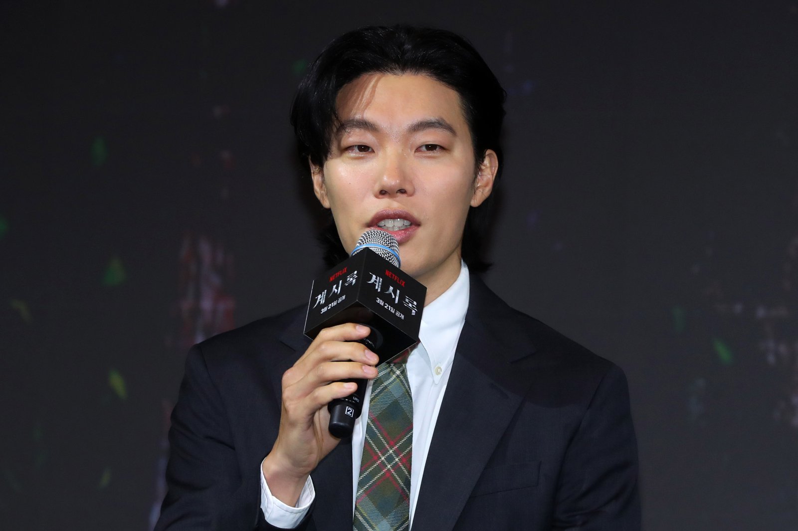 류준열, 칸 영화제서 전 연인 한소희 언급…“당연히 알죠”