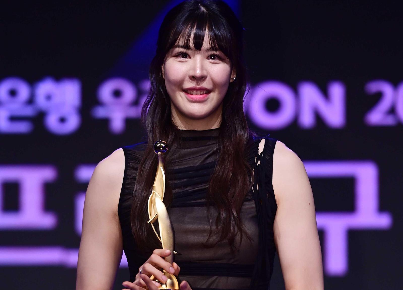 박지수, 5억에 KB와 FA계약