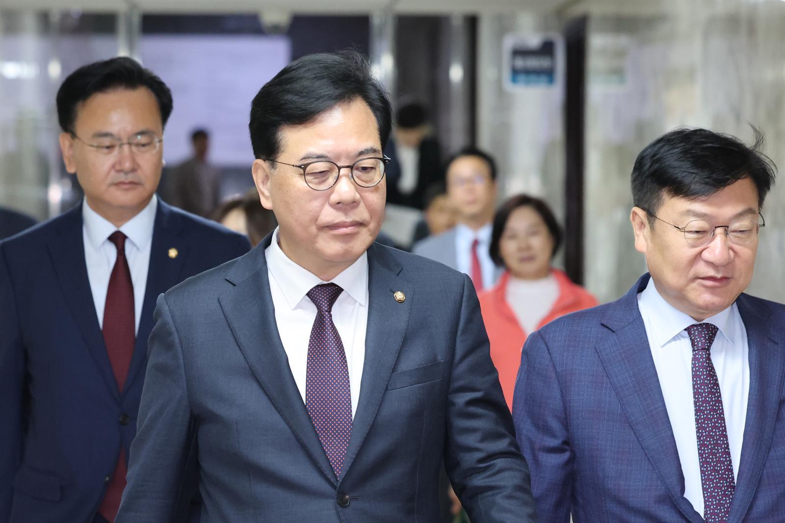 송언석 “李대통령, 선거 개입 수준 넘어 직접 선거 운동”