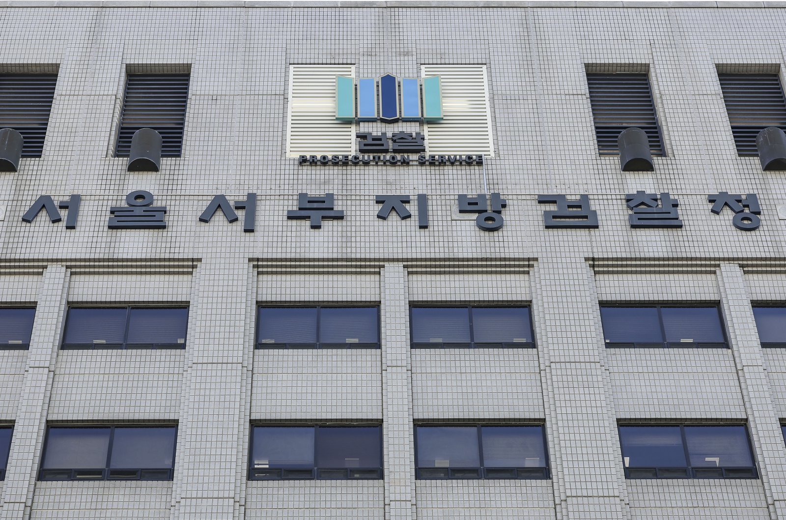 ‘개미 디저트’ 미슐랭 식당…‘식품위생법 위반’ 재판행