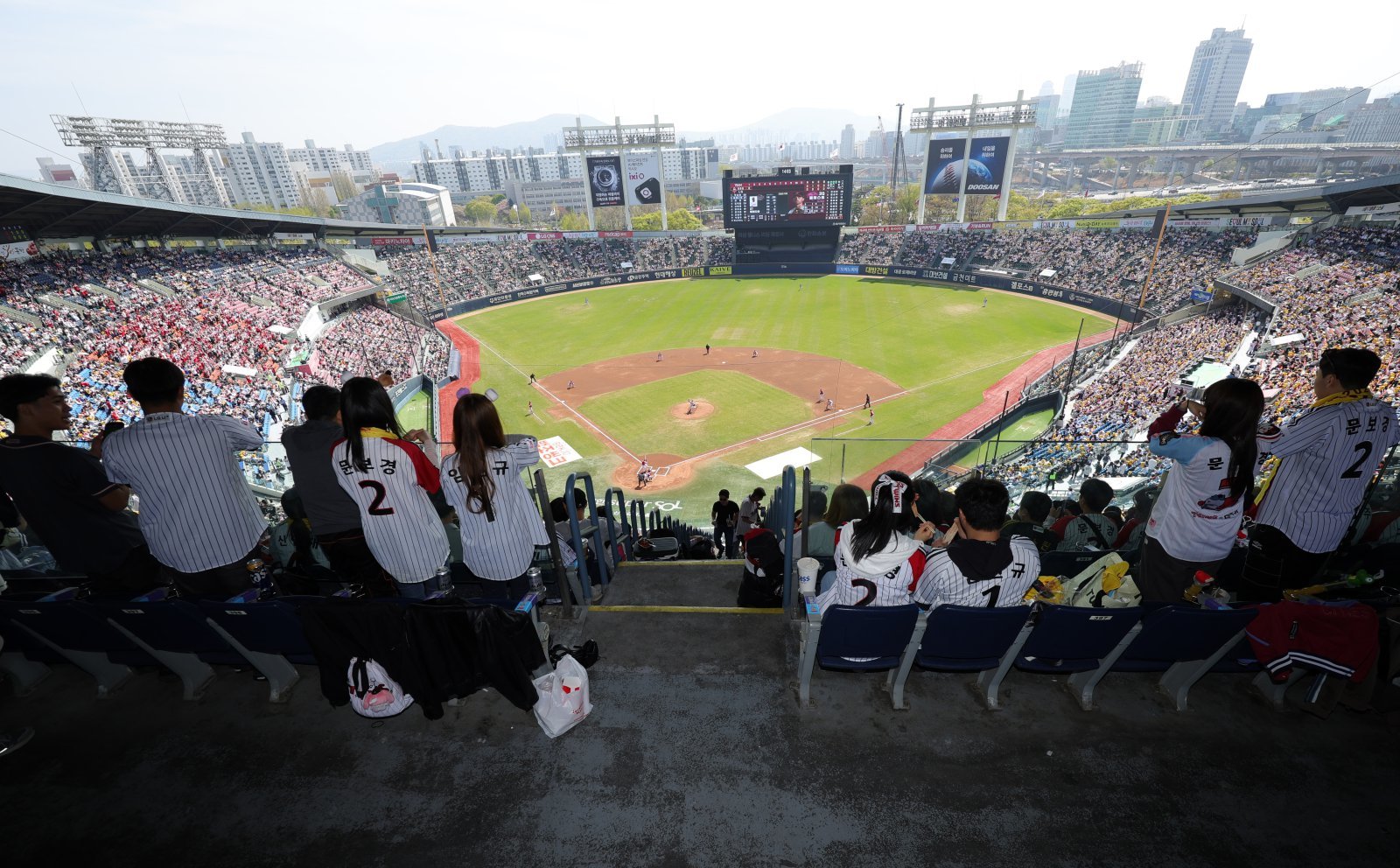 프로야구 반값 직관 ‘꿀팁’…KT는 매주 수요일, LG는 마지막주만