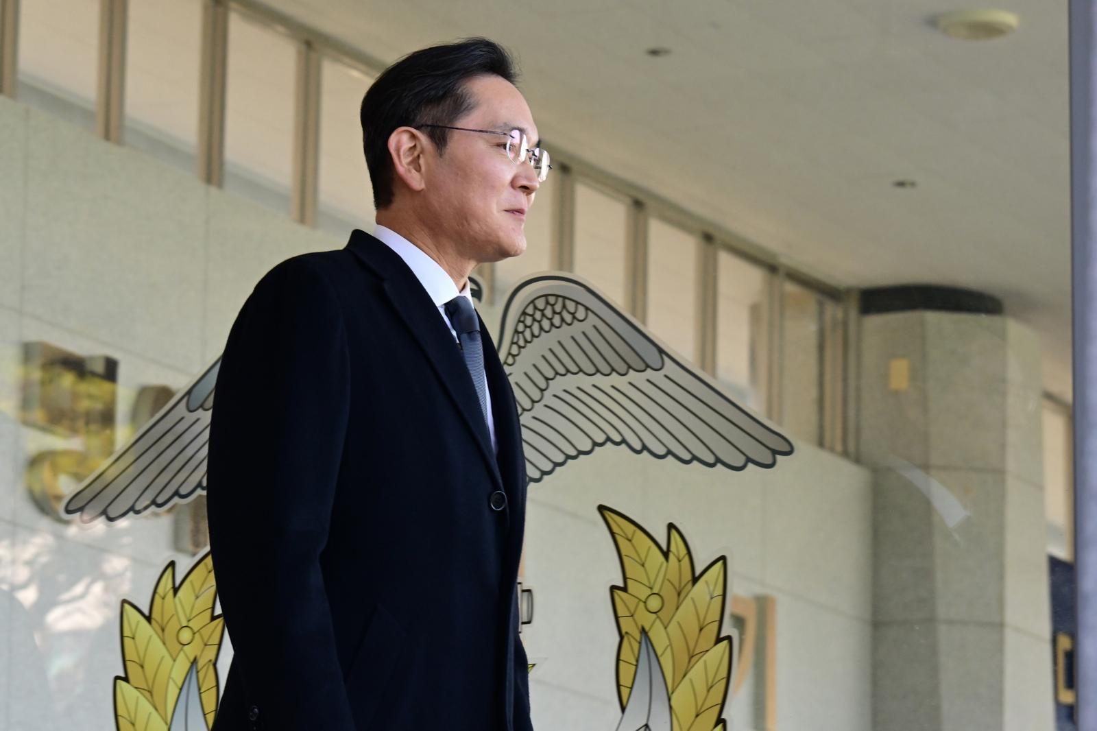 [속보]이재용 “내부 문제로 심려…국민께 머리 숙여 사죄”