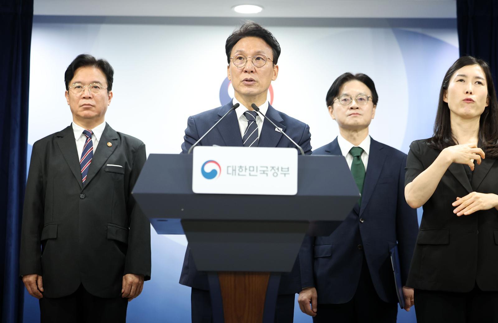 김민석 국무총리가 17일 서울 종로구 정부서울청사에서 삼성전자 파업 관련 대국민 담화를 발표하고 있다. 2026.05.17 뉴시스
