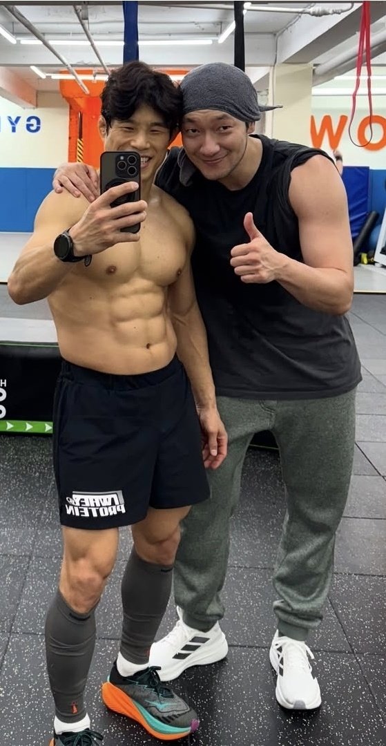 정지현과 그의 레슬링 체육관을 찾은 손석구. 정지현 인스타그램