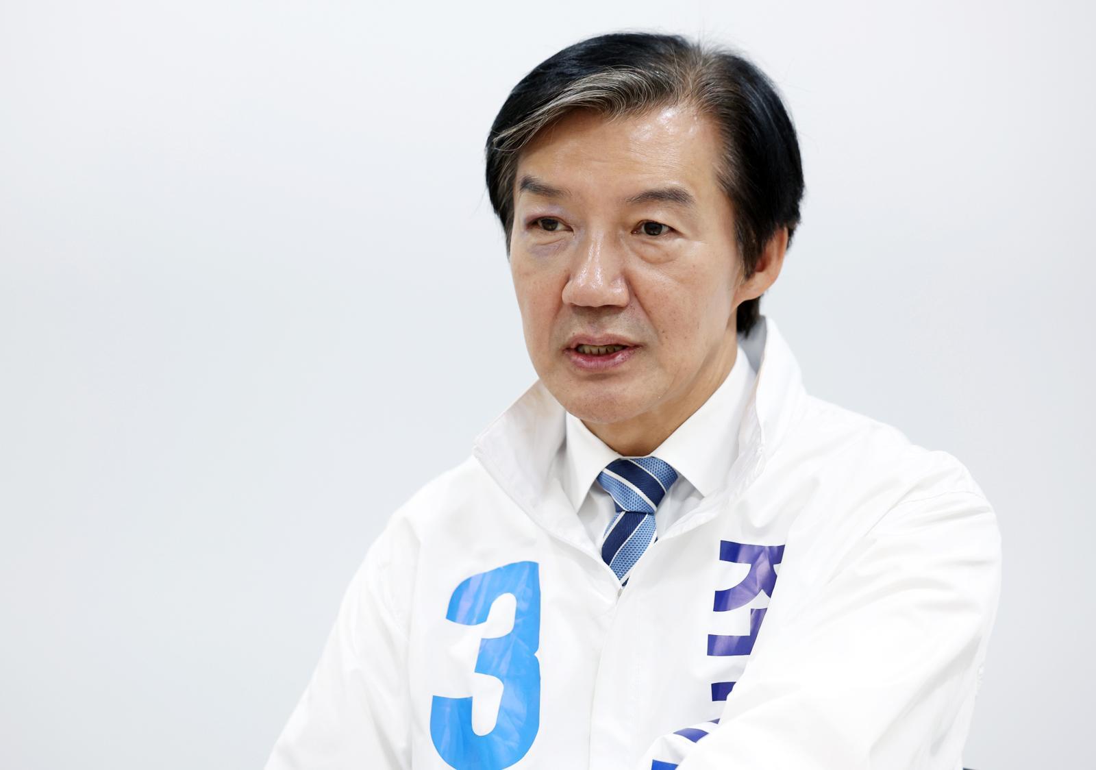 조국 조국혁신당 평택을 국회의원 재선거 후보가 16일 경기 평택시 안중읍에 마련된 본인의 선거사무소에서 뉴시스와 인터뷰를 하고 있다. 2026.05.17. 서울=뉴시스
