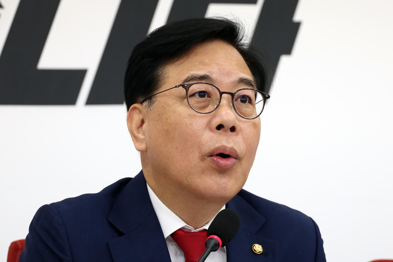 송언석 국민의힘 원내대표가 18일 서울 여의도 국회에서 6.3 지방선거 현안 관련 기자간담회를 하고 있다. 뉴시스