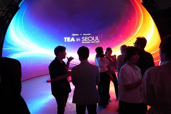 ‘TEA in Seoul’ 행사 참석자들이 LED 돔 씨어터 ‘올빗(ORBYT)’을 둘러보며 교류하고 있다. 바우어랩 제공
