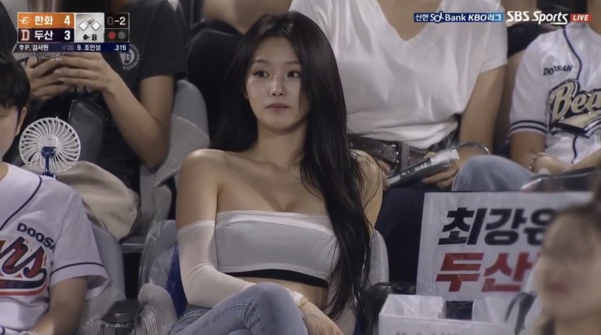 AI 이미지로 밝혀진 ‘야구장 여신’ 영상 ⓒ뉴시스