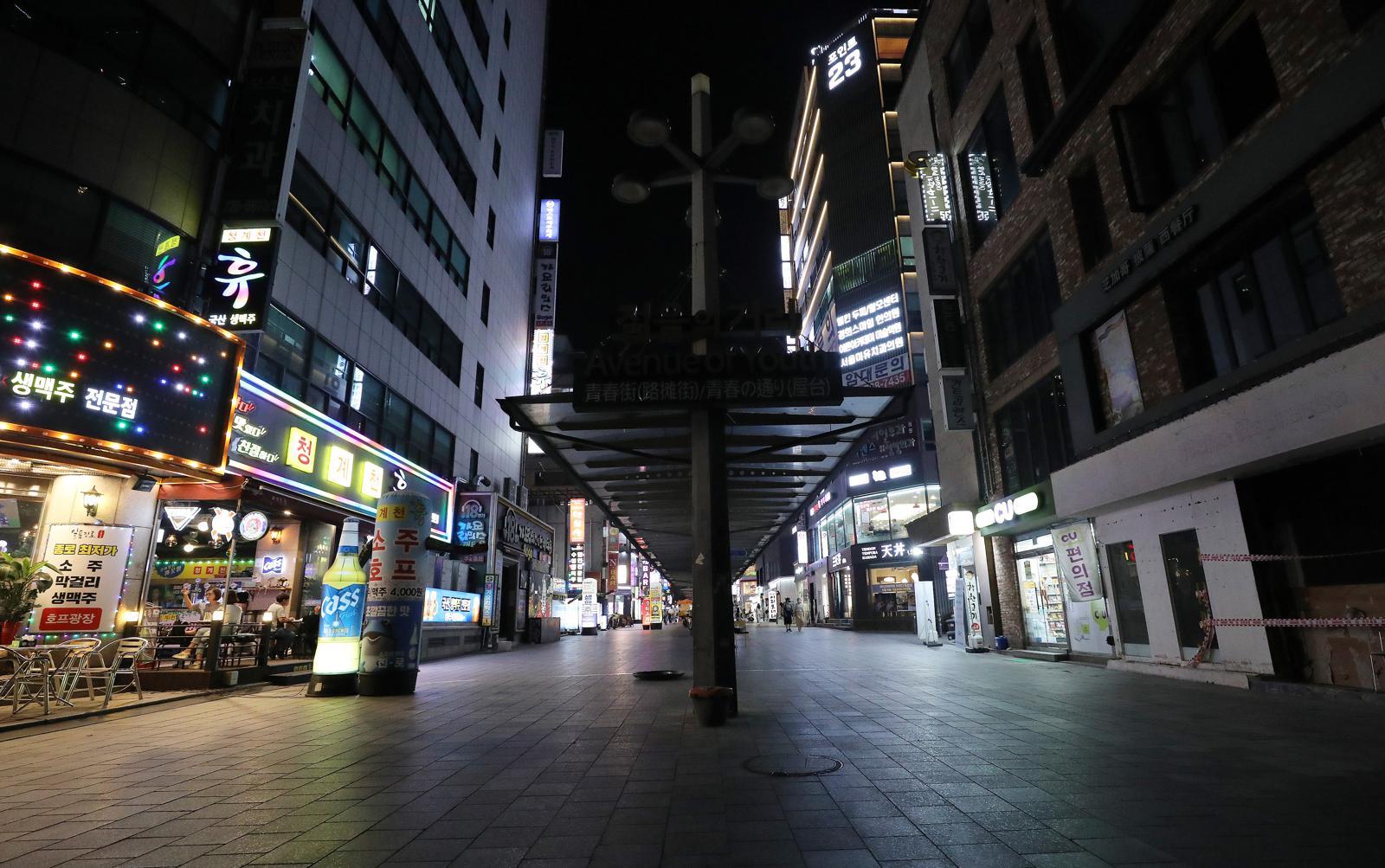 술도 끊고 스벅 대신 저가커피…허리띠 졸라매서 주식 사는 개미들