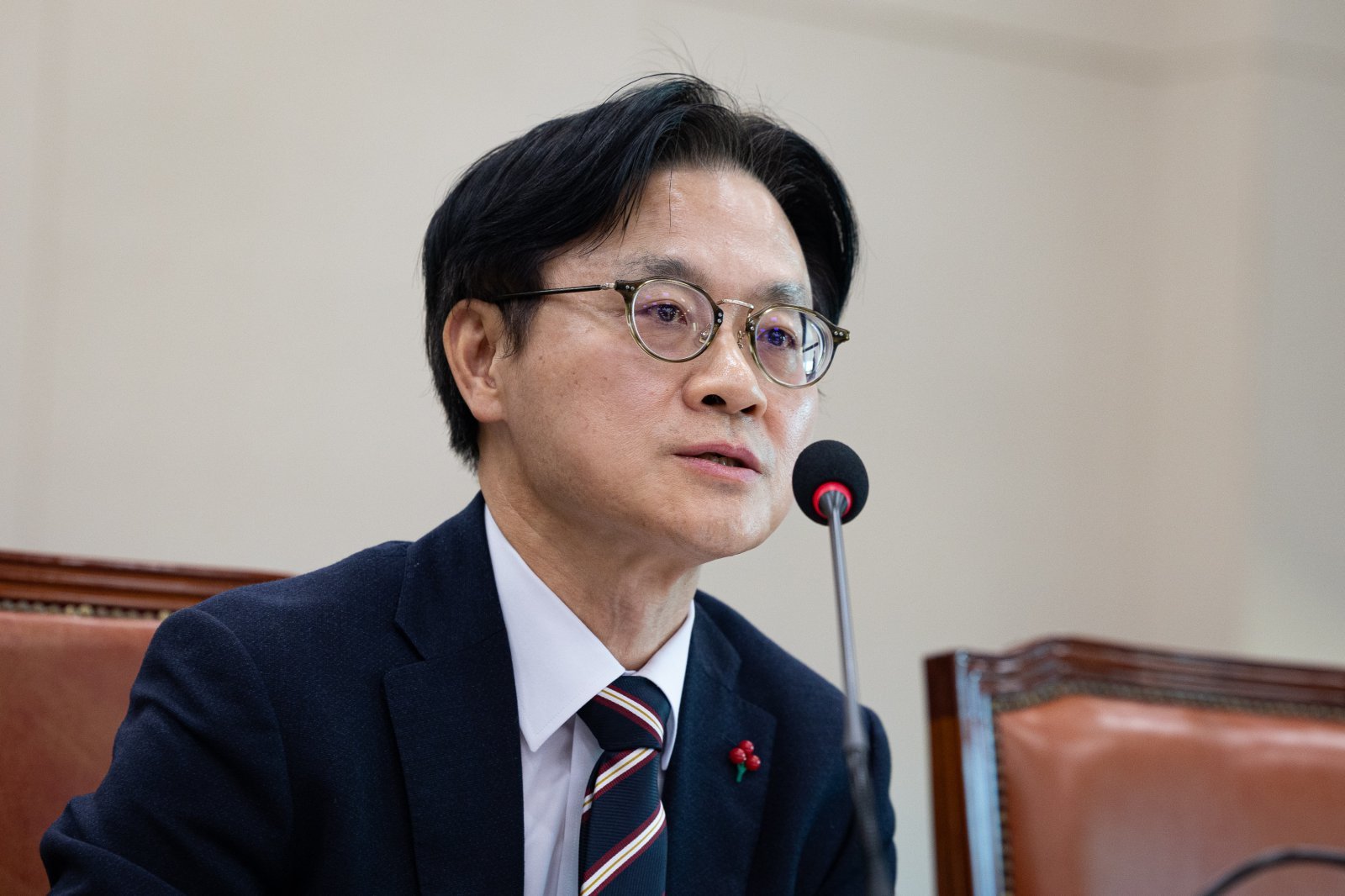 김정관 산업통상부 장관이 지난해 12월 서울 여의도 국회에서 열린 제429회 국회(정기회) 산업통상자원중소벤처기업위원회 제9차 전체회의에서 의원 질의에 답하고 있다. 뉴스1