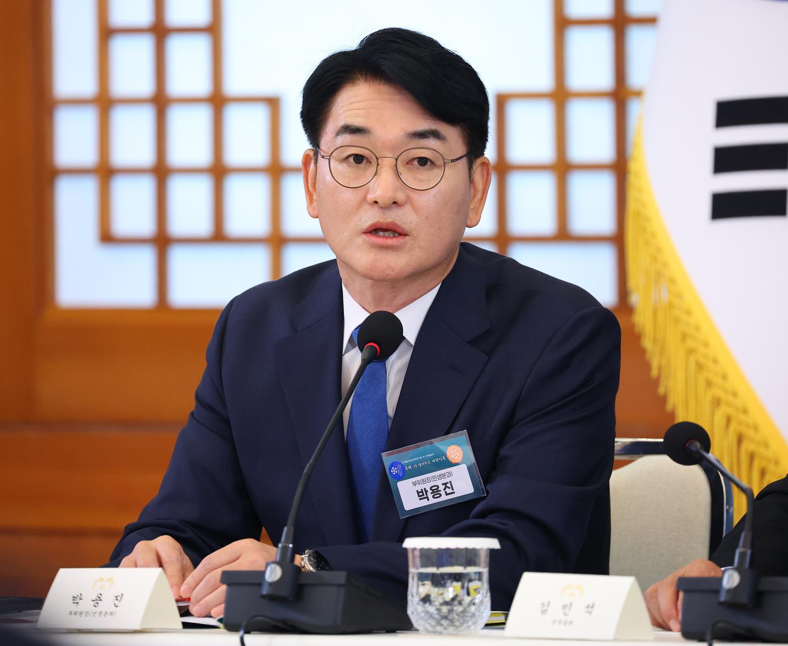 박용진 규제합리화위원회 부위원장이 15일 청와대에서 열린 규제합리화위원회 제1차 전체회의에서 발언을 하고 있다. 2026.4.15 뉴스1