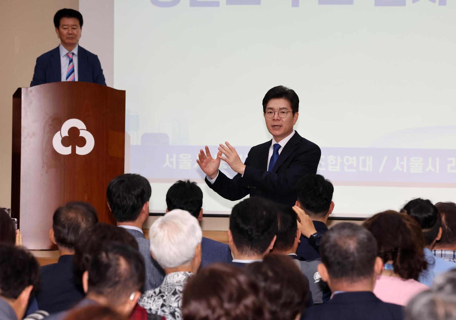 정원오 더불어민주당 서울시장 후보가 19일 오후 서울 용산구 청파새마을금고 본점에서 열린 서울시도시정비사업조합연대와 서울시리모델링조합협의회 착착개발 공약 지지선언에서 인사말을 하고 있다. 2026.05.19. 뉴시스