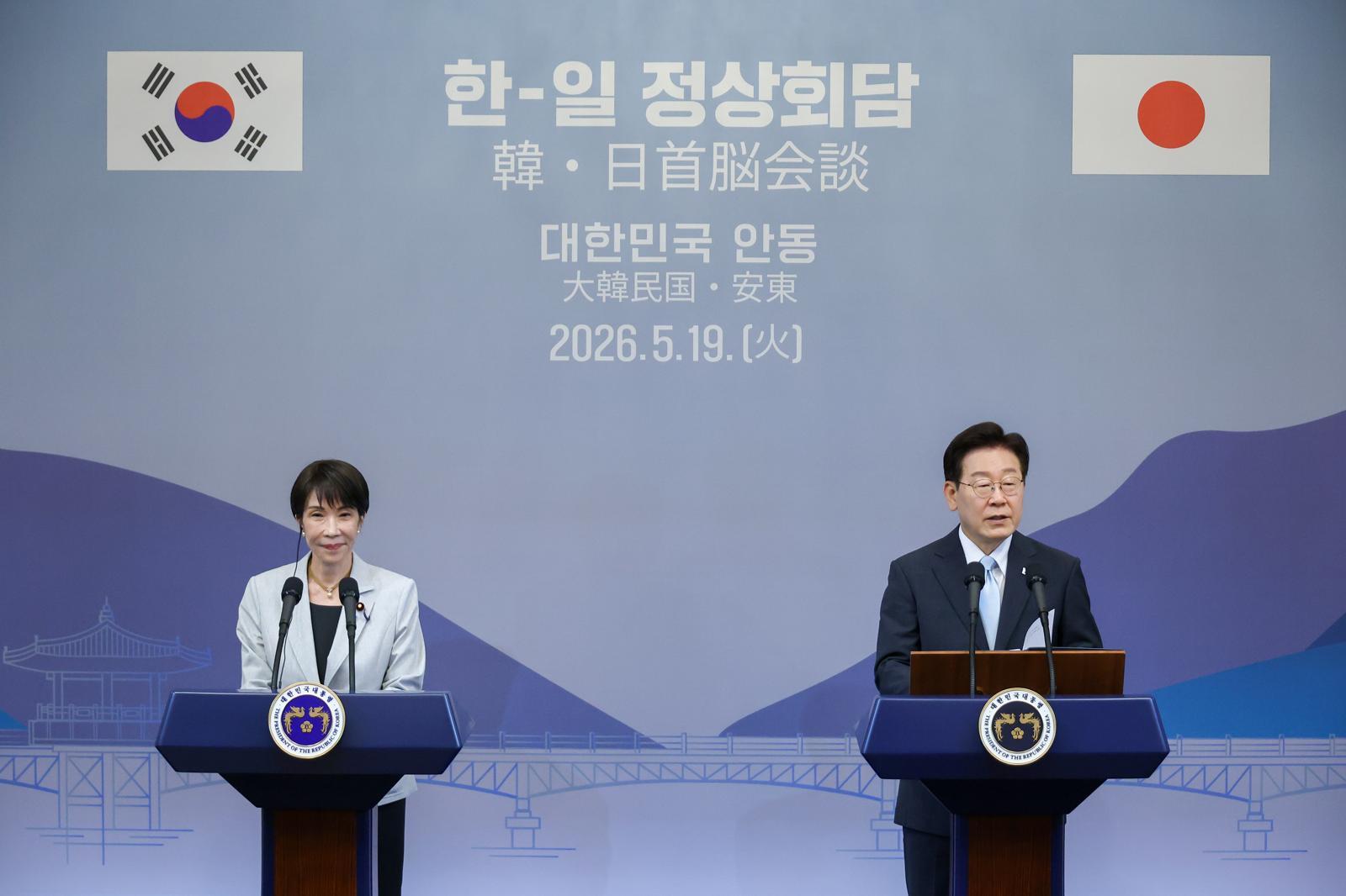 이재명 대통령과 다카이치 사나에 일본 총리가 19일 경북 안동의 한 호텔에서 공동언론발표를 하고 있다. 청와대통신사진기자단