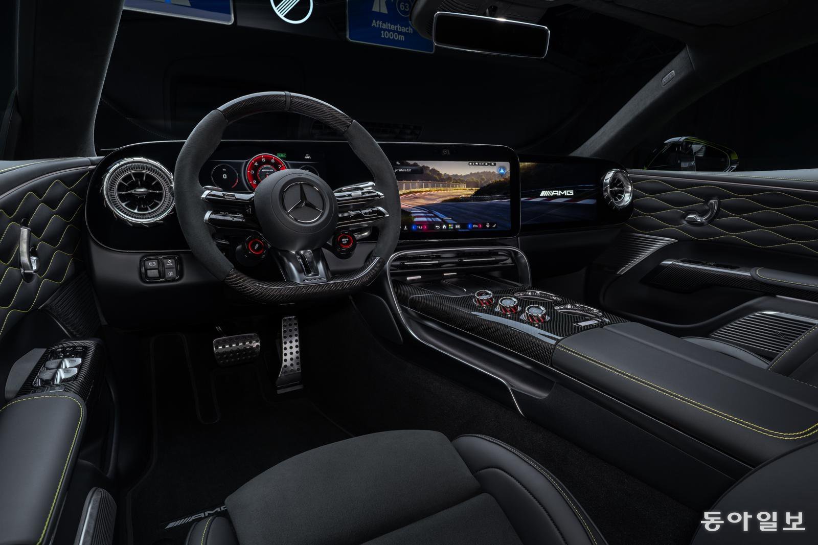 메르세데스-AMG가 20일 공개한 ‘더 뉴 메르세데스-AMG GT 4-도어 쿠페’의 내관. AMG 제공