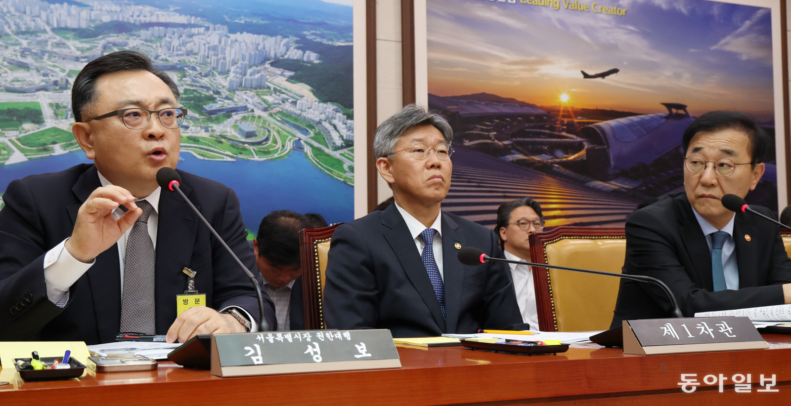 김성보 서울시장 권한대행이 20일 오전 서울 여의도 국회에서 열린 국토교통위원회 전체회의에서 의원 질의에 답변하고 있다. 이훈구 기자 ufo@donga.com