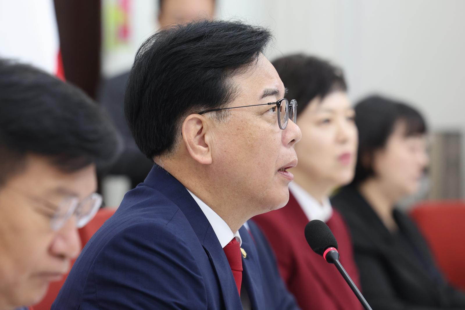 송언석 국민의힘 원내대표가 18일 서울 여의도 국회에서 6.3 지방선거 현안 관련 기자간담회를 하고 있다. 뉴스1