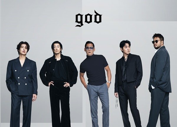 그룹 지오디(god)가 데뷔 1만 일을 맞아 오는 5월 28일부터 31일까지 나흘 동안 에버랜드에서 복합 콘텐츠 프로젝트 ‘하늘색 풍선 위크’를 전개한다. 사진=그룹 god