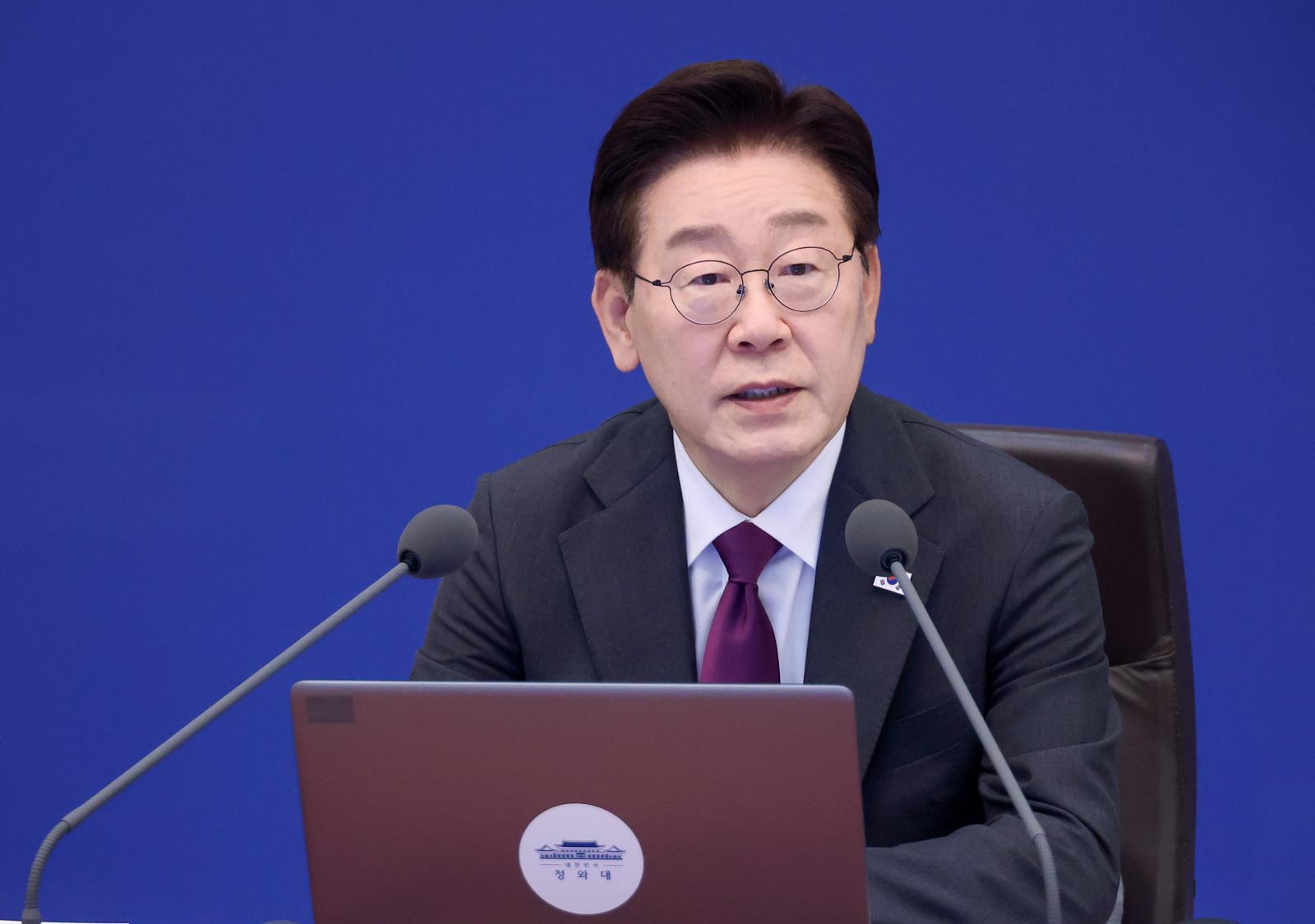 이재명 대통령이 21일 청와대에서 열린 수석보좌관회의에서 발언하고 있다. 뉴시스