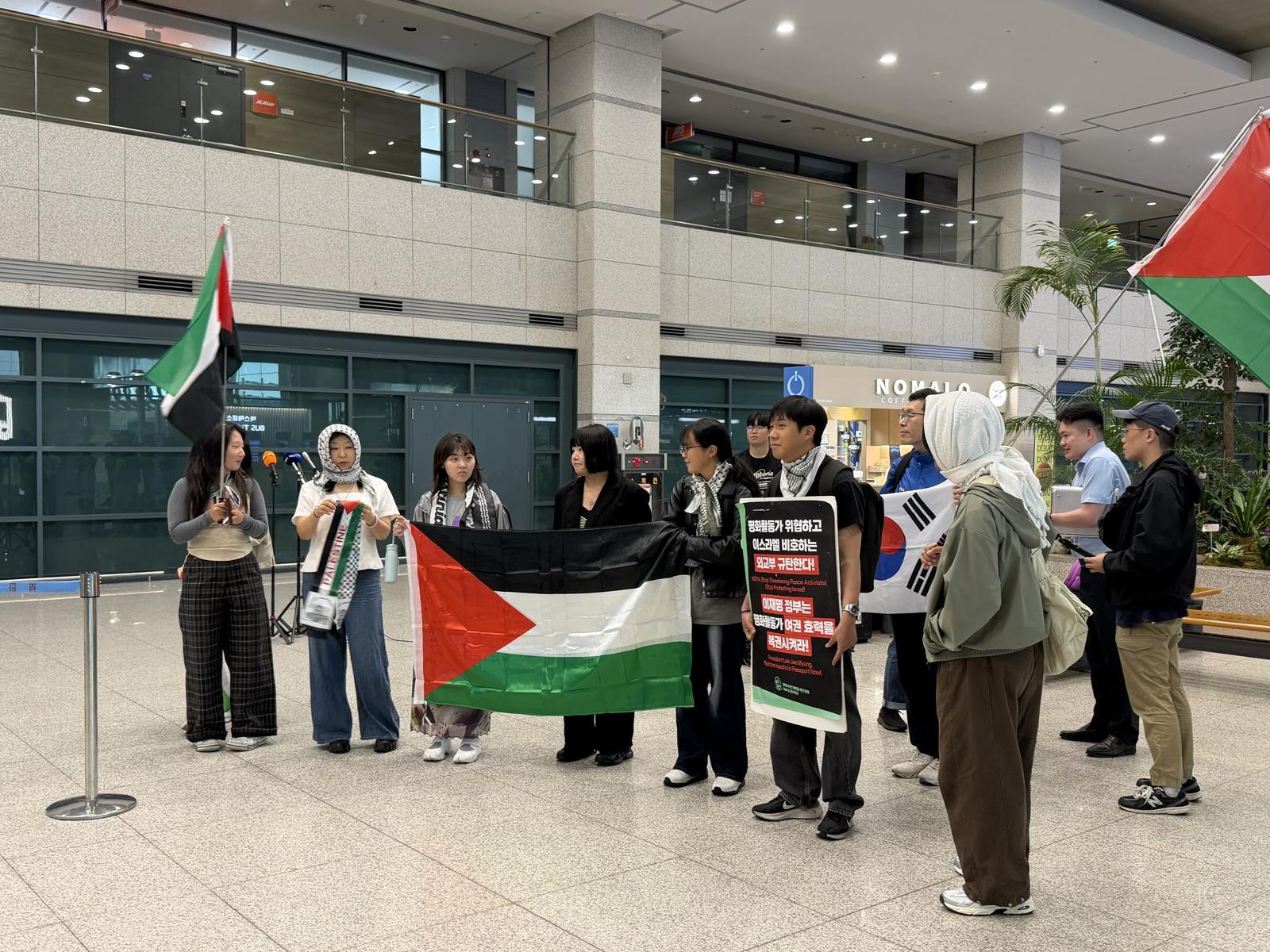 이스라엘군 나포됐던 韓 구호활동가 2명, 인천공항 도착