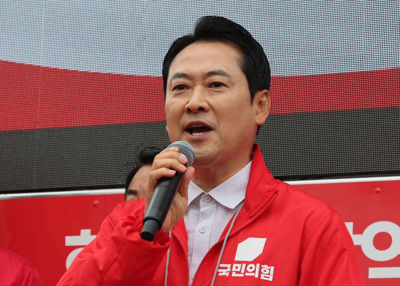 장동혁 국민의힘 상임선거대책위원장이 6.3 지방선거 공식 선거운동 첫 날인 21일 대전역 서광장에서 열린 국민의힘 승리 출정식에서 지지를 호소하고 있다. 뉴스1
