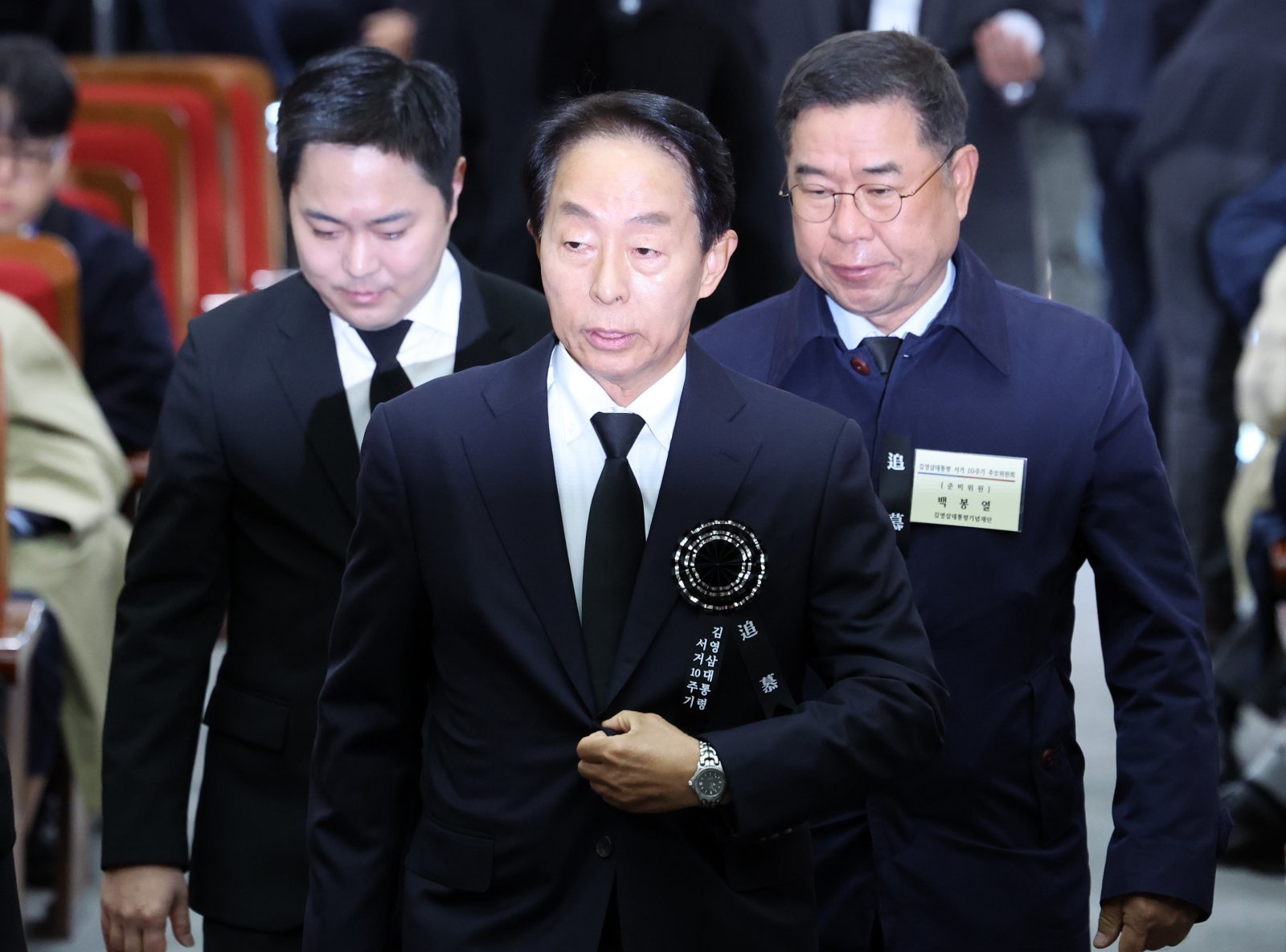 김현철 김영삼대통령기념재단 이사장이 21일 오전 서울 동작구 국립서울현충원 현충관에서 열린 김영삼 대통령 서거 10주기 추모식에 참석하고 있다. 2025.11.21. [서울=뉴시스]
