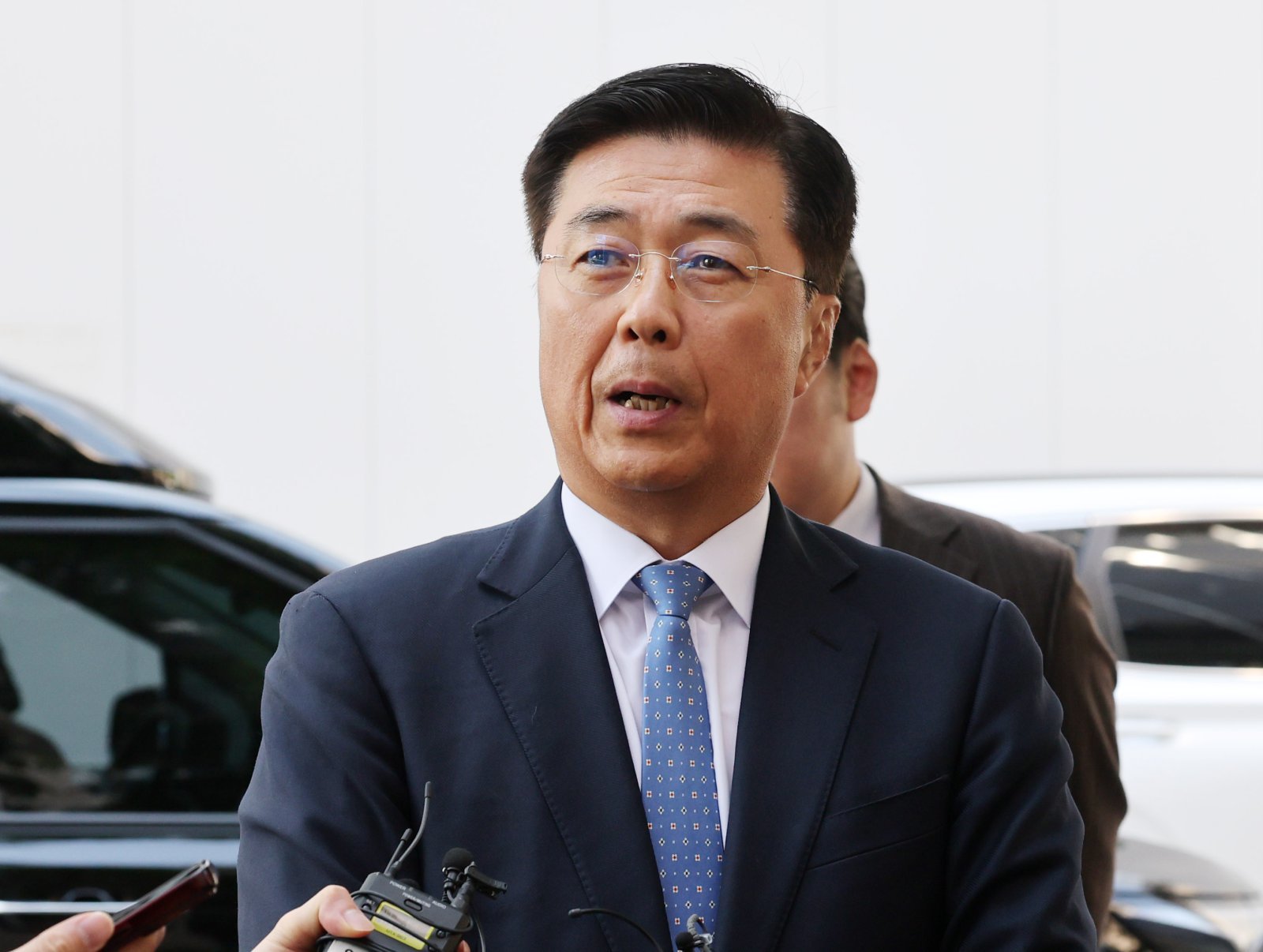 홍장원 전 국가정보원 제1차장이 22일 오전 경기 과천시 2차 종합특별검사팀(특별검사 권창영) 사무실에 피의자 신분으로 출석하기 전 취재진의 질문에 답하고 있다. 2026.05.22. [과천=뉴시스]
