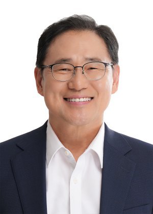 제13대 총장에 연임된 이성근 성신여대 총장. 성신여자대학교 제공