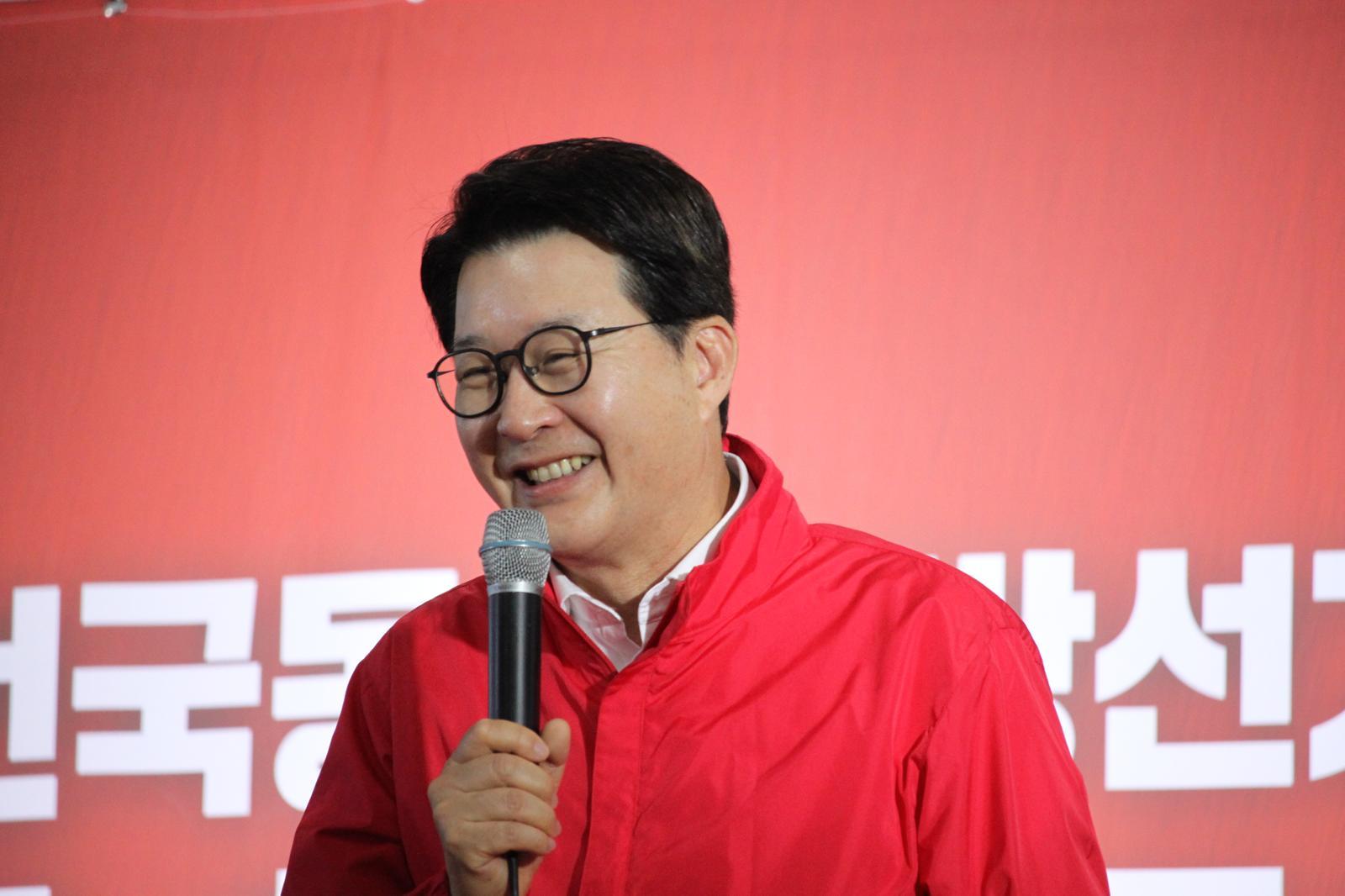 신동욱 국민의힘 수석 최고위원이 12일 충남 천안시 백석동 김태흠 충남도지사 후보 선거사무소에서 열린 충남도당 지방선거 필승 결의대회에 참석해 인사말을 하고 있다. 2026.05.12 [천안=뉴시스]
