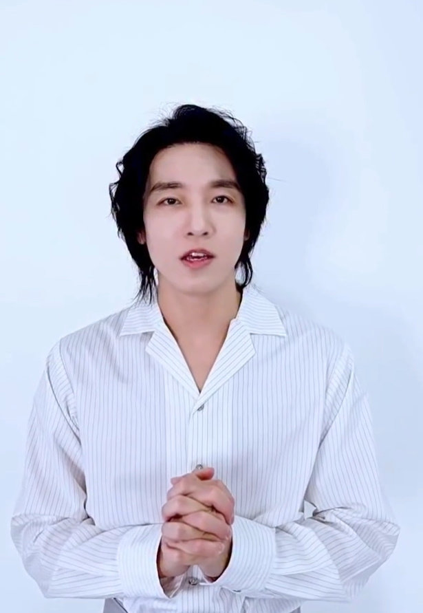‘스벅 인증샷’ 뮤지컬 배우, 작품 하차…제작사 “심려 끼쳐 죄송”