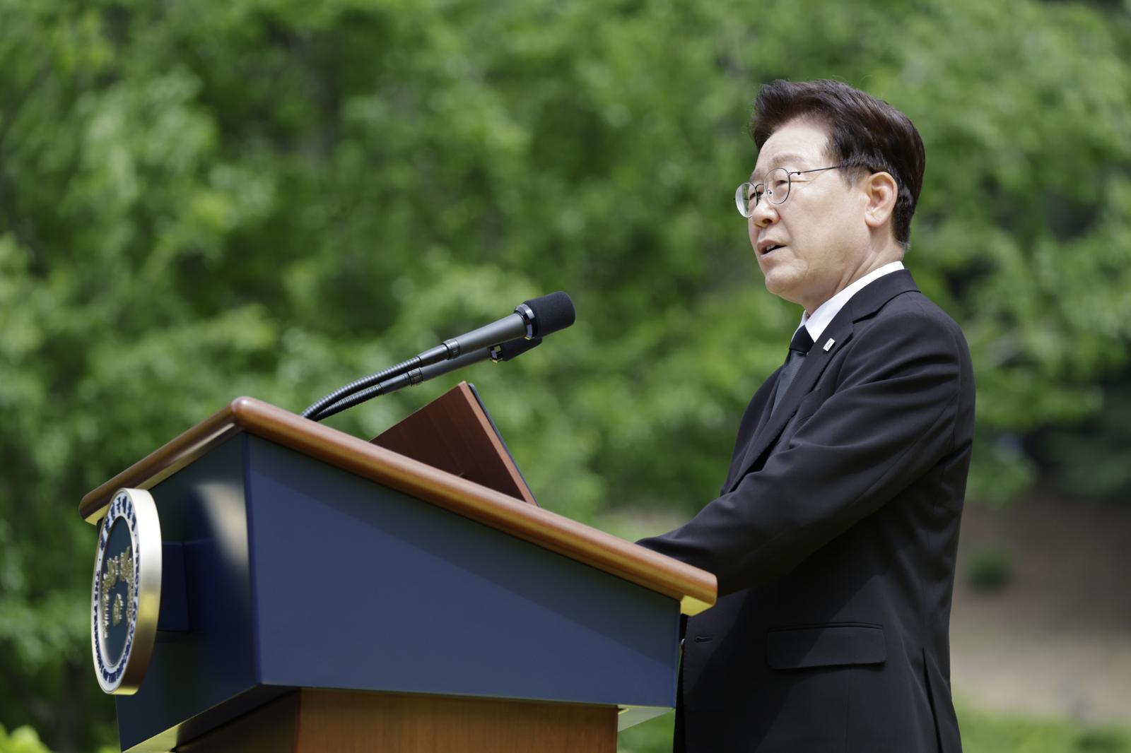 이재명 대통령이 23일 경남 김해시 봉하마을에서 열린 노무현 전 대통령 서거 17주기 추도식에서 추도사를 하고 있다. 2026.05.23. 뉴시스