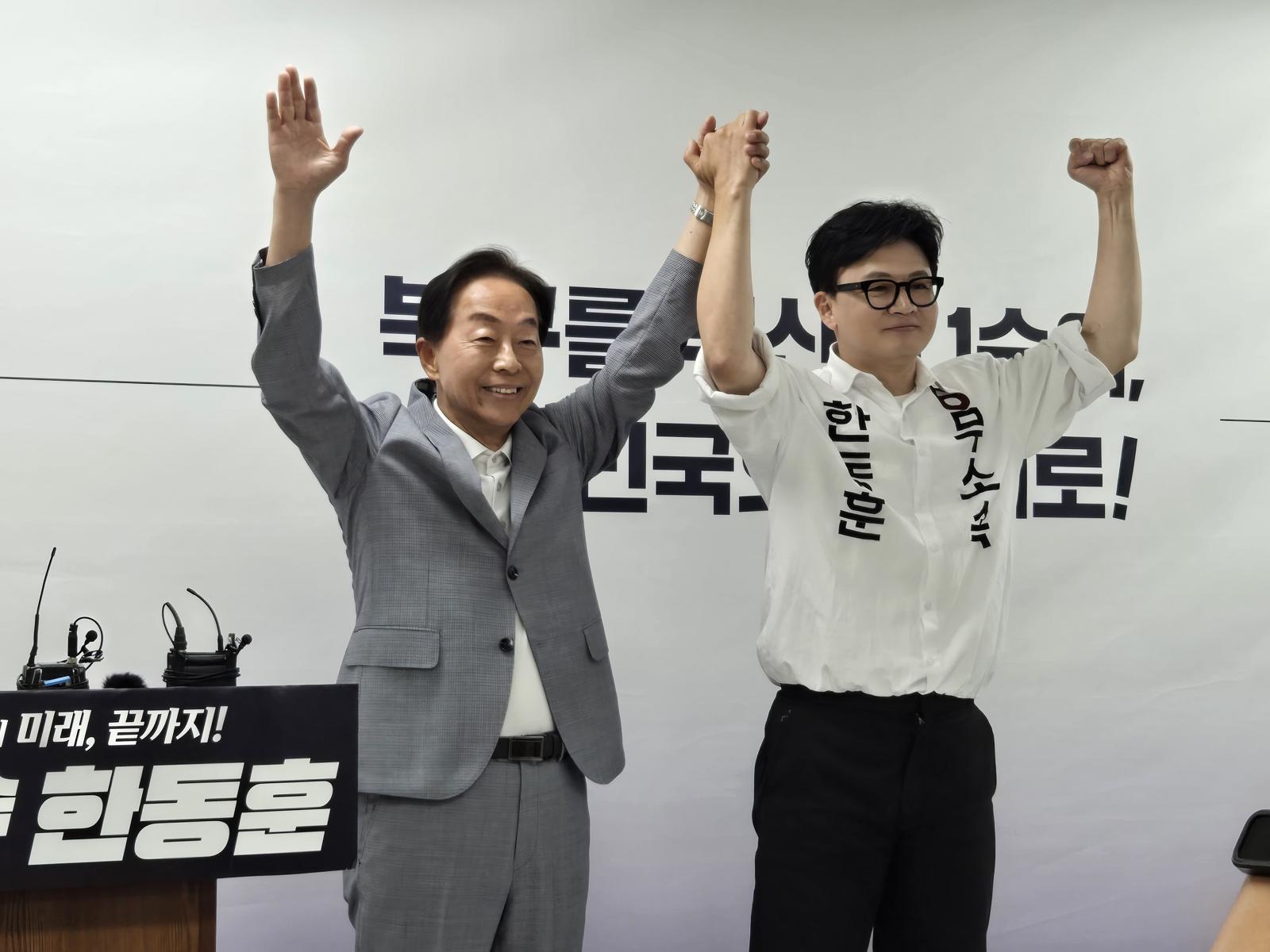 고(故) 김영삼(YS) 전 대통령의 차남인 김현철 김영삼대통령기념재단 이사장이 23일 한동훈 무소속 부산 북구갑 국회의원 보궐선거 후보 지지 선언을 하고 있다. 2026.5.23 ⓒ 뉴스1