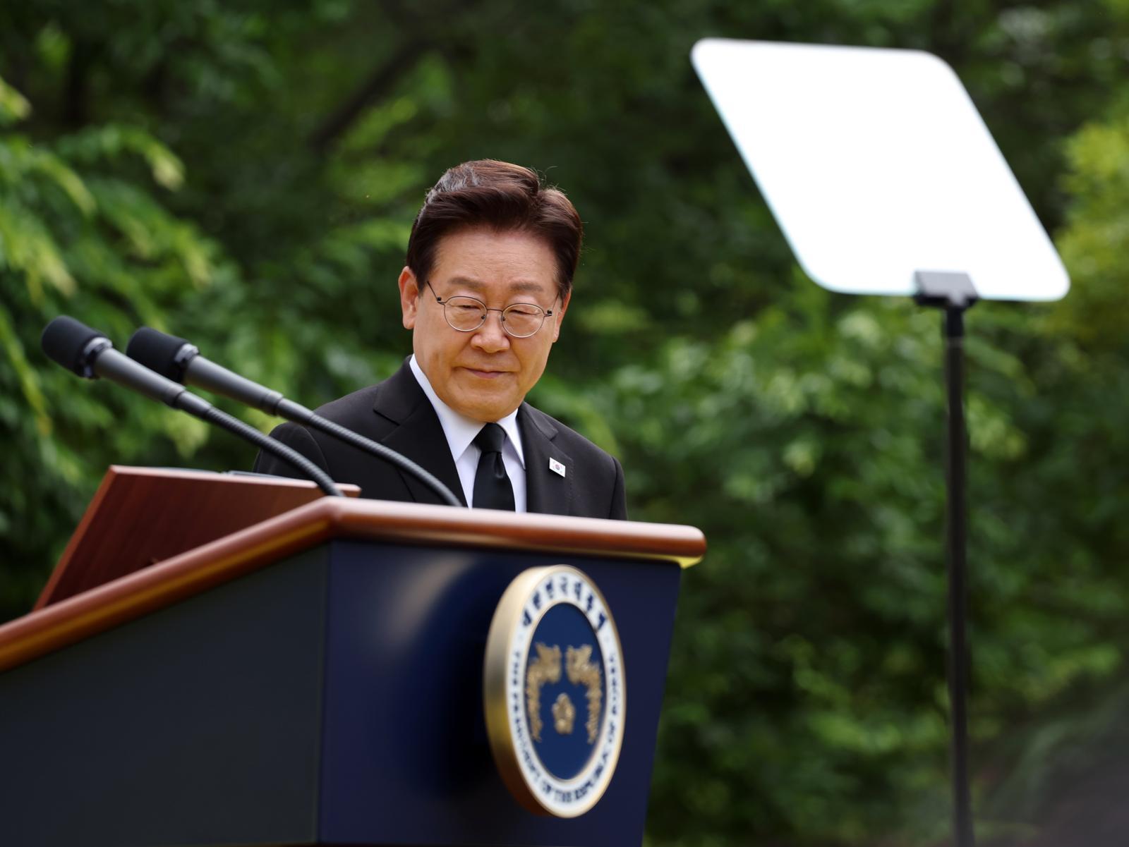 [속보]李 “일베 등 혐오 조장 사이트 폐쇄 검토 지시할 것”