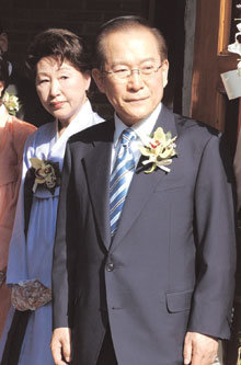 이회장 전 한나라당 총재와 부인 한인옥 여사의 2009년 모습. -국회사진기자단