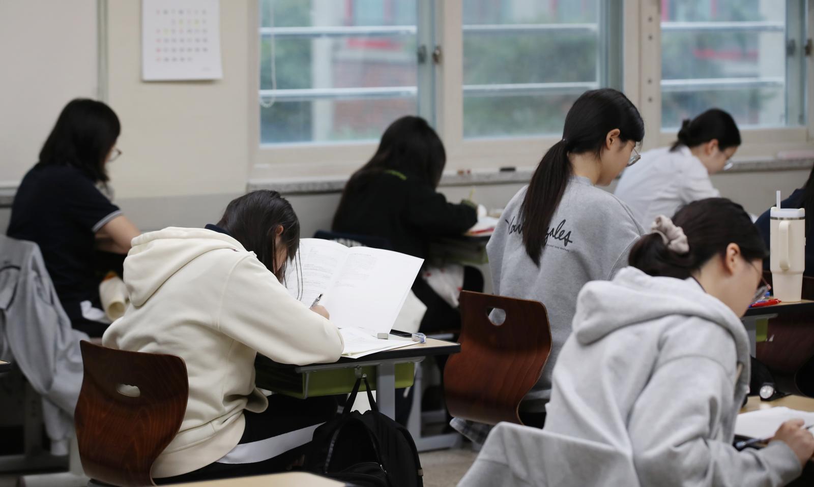 학생 깨어있는 동안 학교 머무는 시간은 21.6%…교육격차 원인 ‘학교 밖’에
