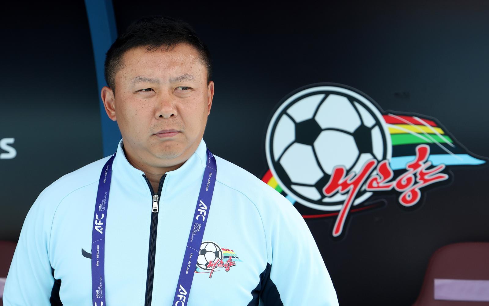 ‘북측’ 호칭에… 北 내고향축구단, 우승 회견서 퇴장