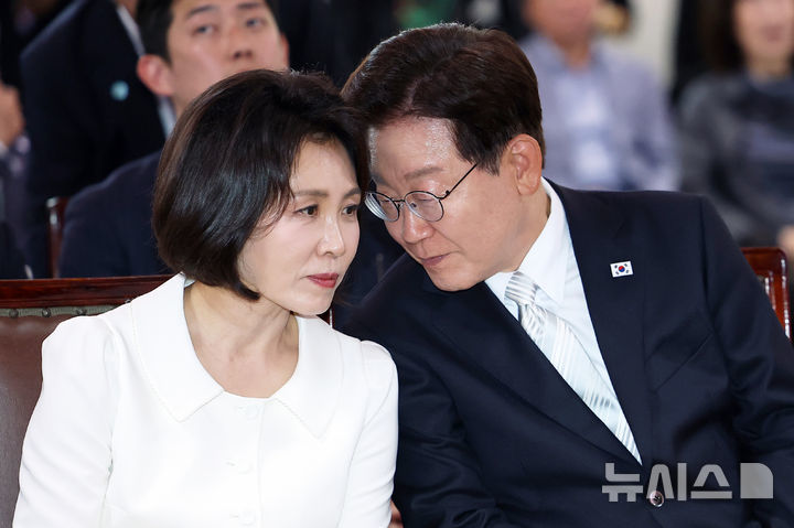 백운계곡 찾은 이 대통령 부부, 상인들에 “필요한 것 말해달라”