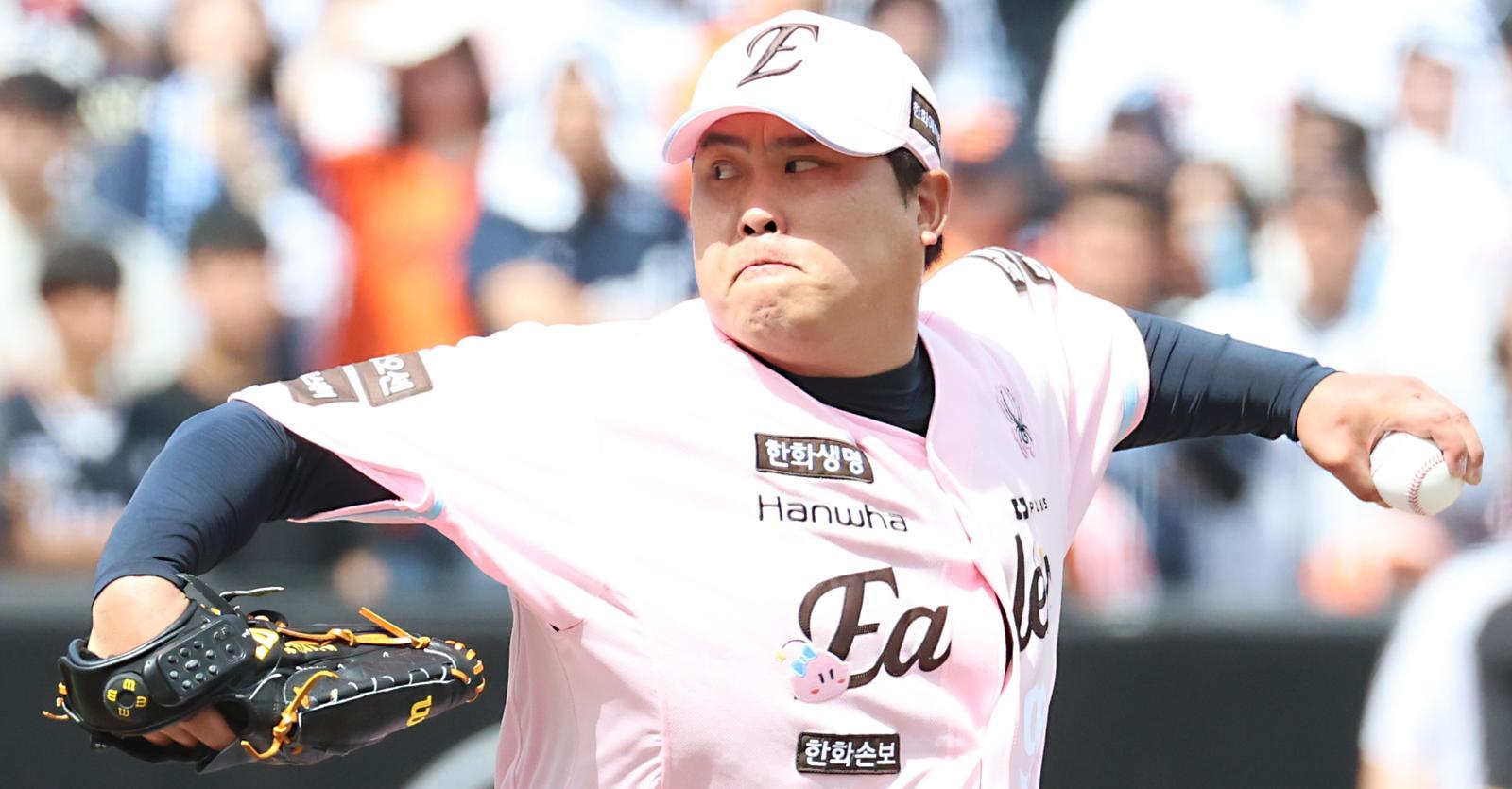 ‘괴물 신인’서 ‘코리안 몬스터’로…류현진, 한미통산 200승 축포