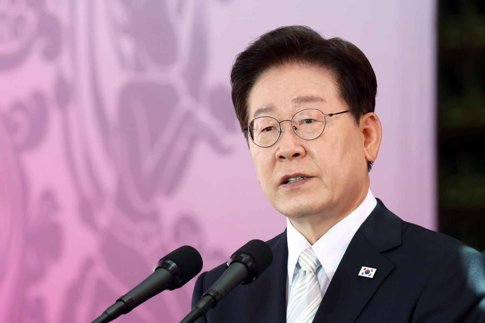 이재명 대통령이 24일 서울 종로구 조계사에서 열린 불기 2570년 부처님오신날 봉축법요식에서 축사를 하고 있다. 청와대통신사진기자단) 2026.05.24.