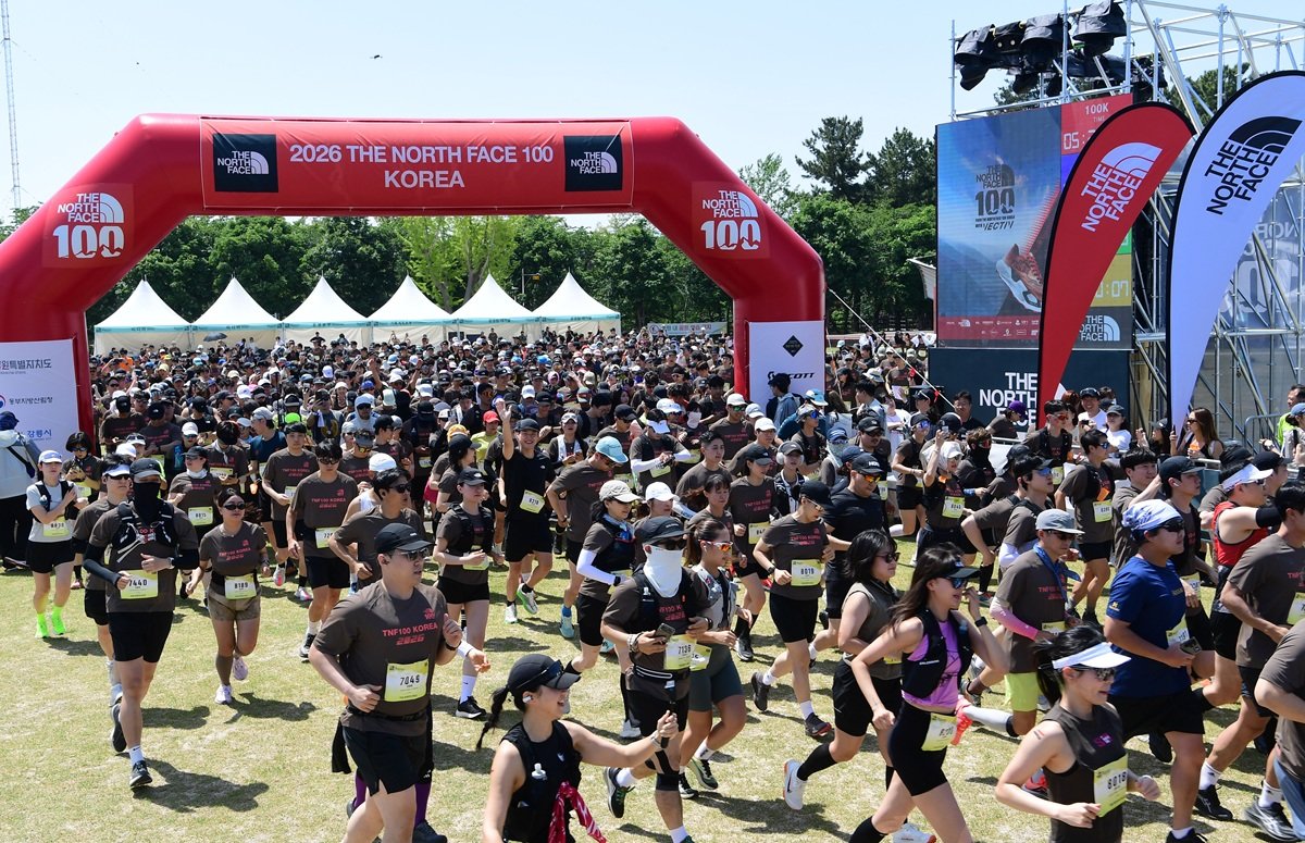 글로벌 트레일러닝 대회 ‘2026 TNF 100 코리아’ 10km 레이스 출발 모습. 노스페이스 제공