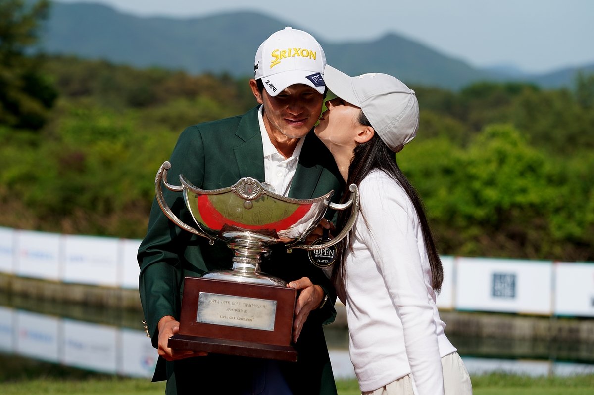 ‘한국오픈 우승’ 양지호 “대리운전 불러준 아내 덕분”