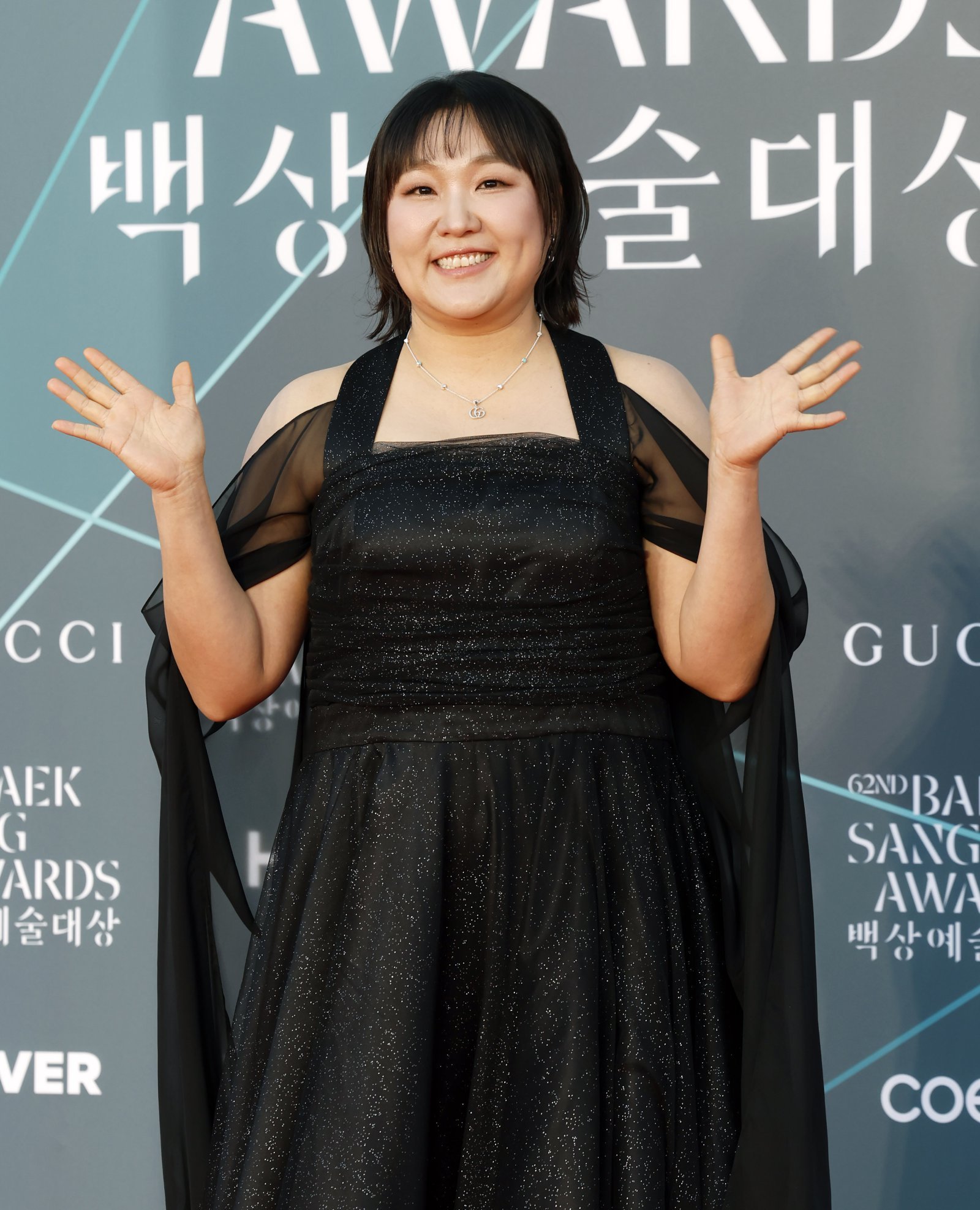 방송인 이수지가 8일 오후 서울 강남구 코엑스에서 열린 제62회 백상예술대상에서 레드카펫을 밟고 있다. 2026.05.08 [서울=뉴시스]