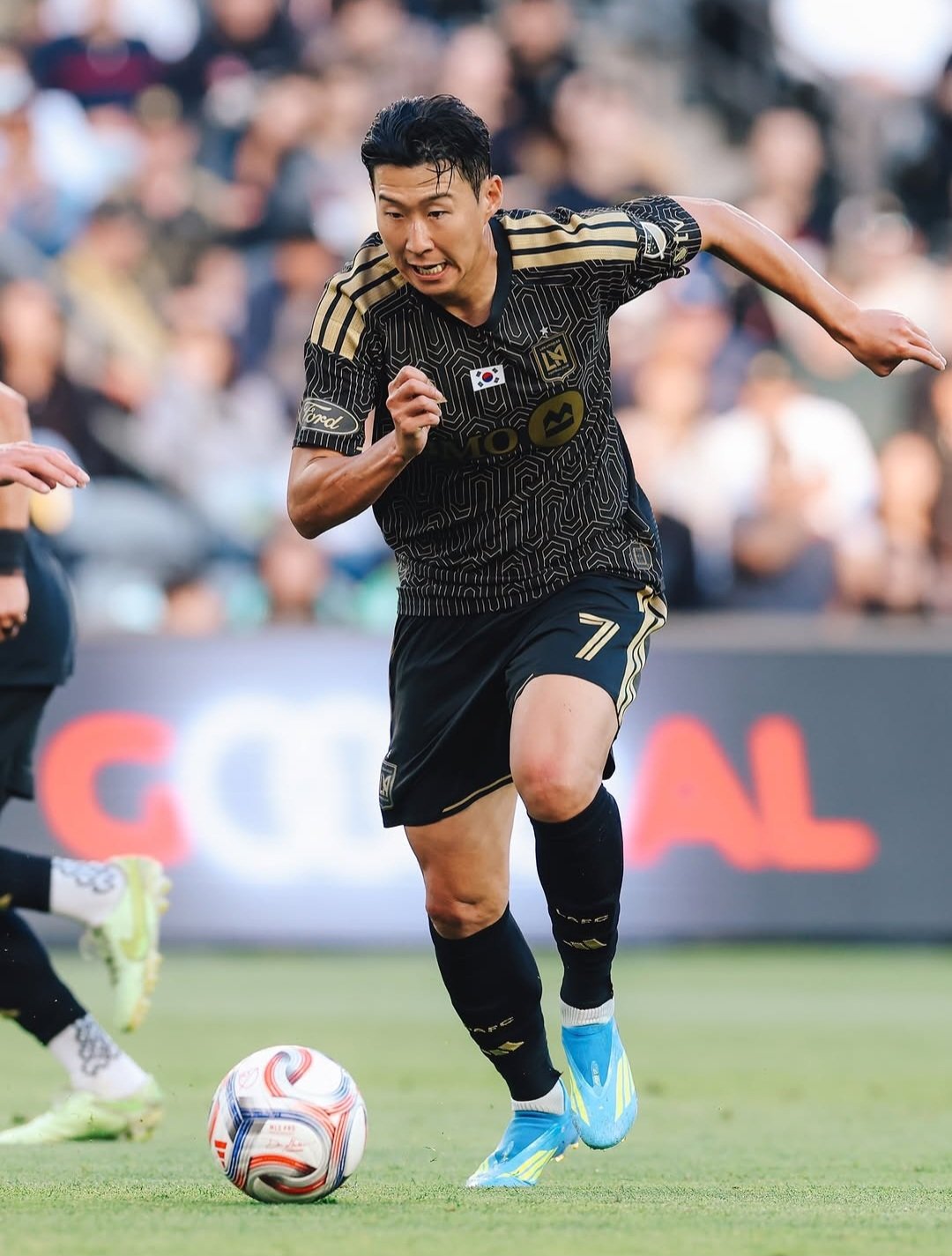 손흥민(LA FC)이 25일 열린 시애틀과의 2026 MLS 15라운드 안방경기에서 드리블하고 있다. 사진 출처 LA FC 인스타그램